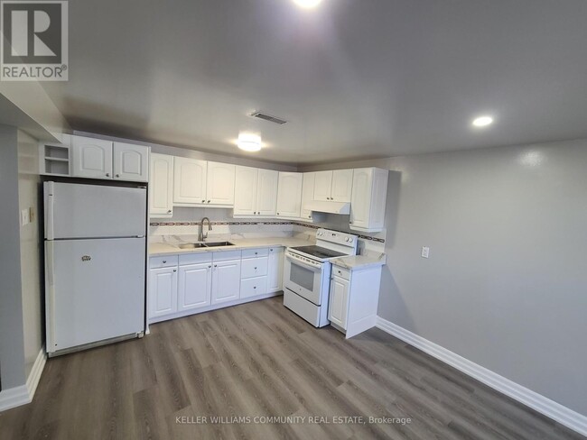 Building Photo - 16 Rintella Ct