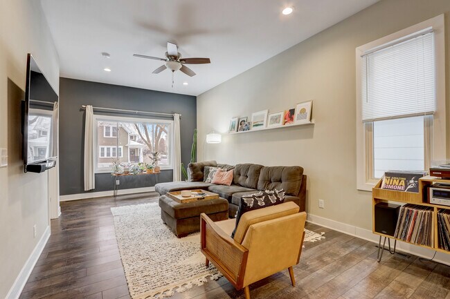 Foto del edificio - 2404 S Williams St