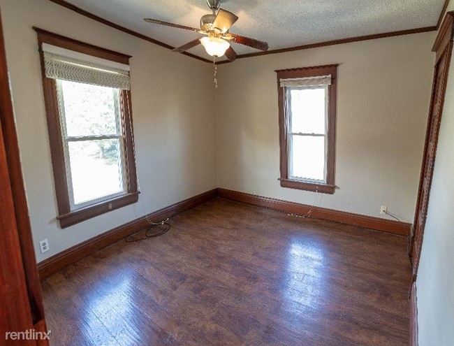 Building Photo - 2 br, 1 bath Apartment - 3401 Burt street #2