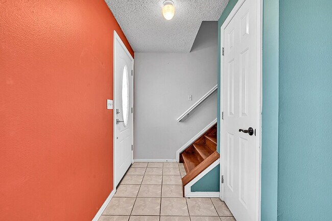 Foto del edificio - $2,200.95, $300 off the first month's rent, 4 Beds - 2 Bath, Single Family Home in Colorado Sprin...