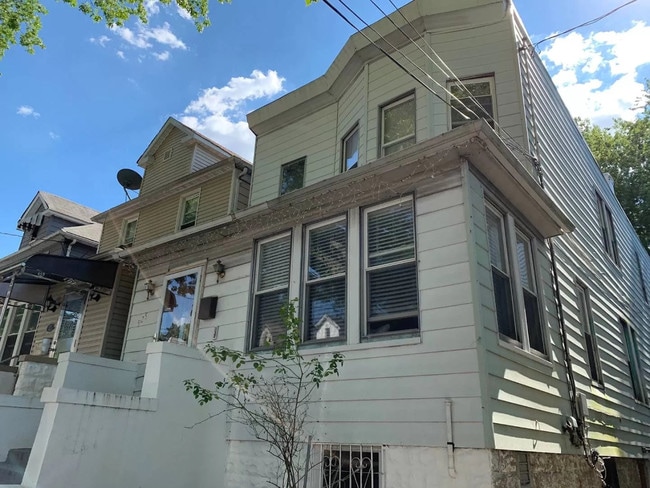 Building Photo - 525 Beach Ave
