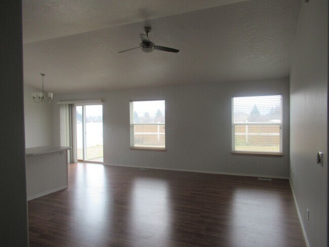 Building Photo - Beautiful home in Fieldstone Post falls