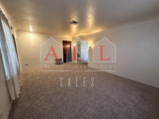 Building Photo - 2520 La Siesta Dr