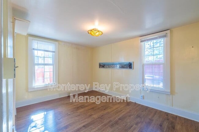 Building Photo - 461 Reeside Ave