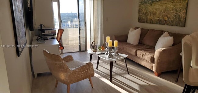 Building Photo - 900 NE 18th Ave