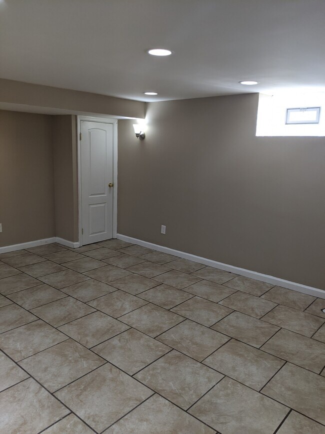 Foto del edificio - 7703 Hillsway Ave