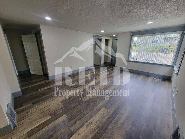 Foto del edificio - Centrally Located Bremerton Home With Partial View of Sinclair Inlet from Deck