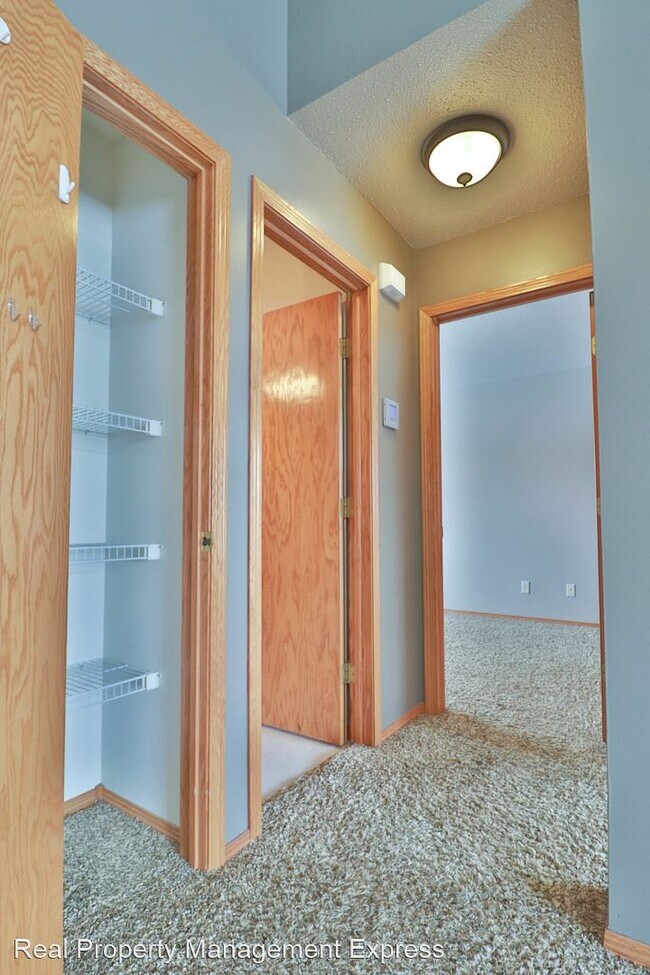 Building Photo - 3 br, 2 bath House - 6704 W 61st St