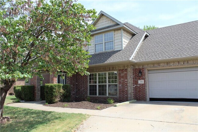 Building Photo - 330 Windsor Dr