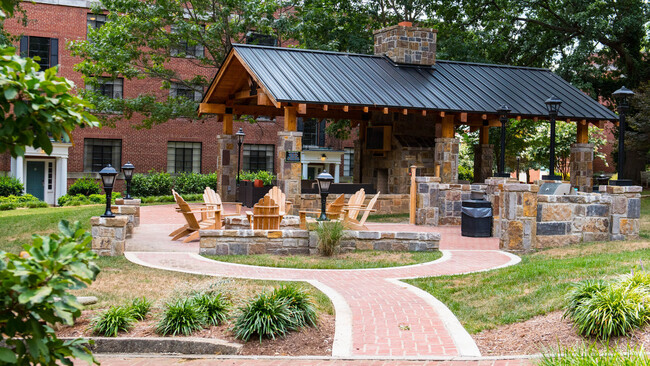 Foto del edificio - Cameron Court & The Shelton Apartments