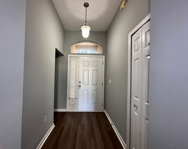 Foto del edificio - Fenced four bedroom in Lake Asbury
