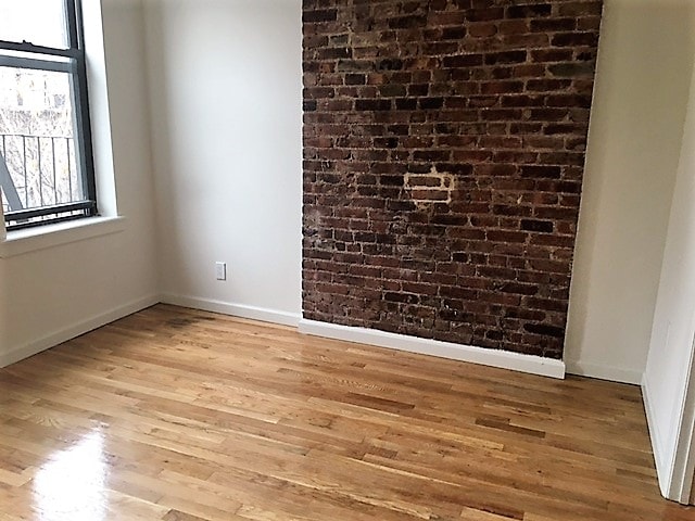 Building Photo - 423 W 45th St