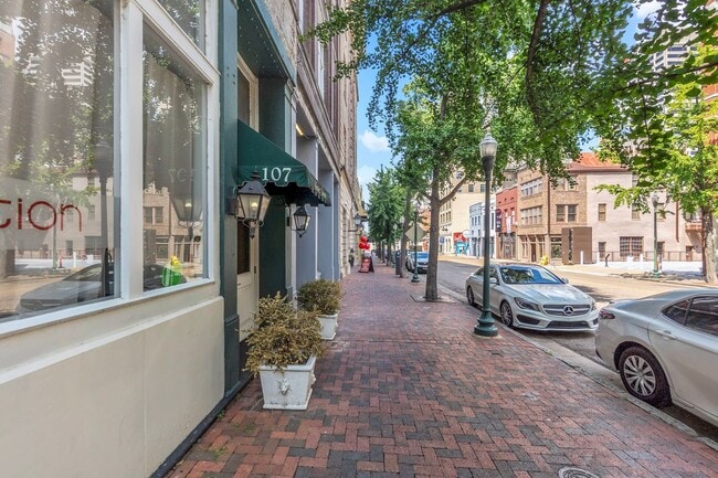 Building Photo - 107 S Front St