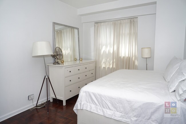 Foto del edificio - 573 Grand St