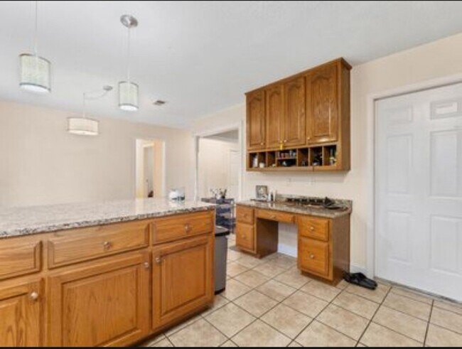 Foto del edificio - 632 Mayflower Ave