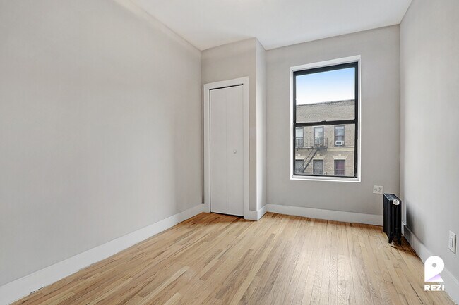 Building Photo - 516 W 159th St