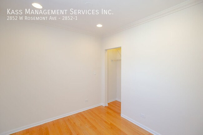 Foto del edificio - 2852 W Rosemont Ave