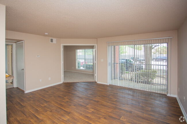 2BR, 1BA - 797SF - E - Fountains of Rosemeade