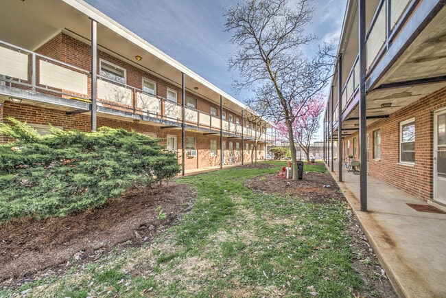 Building Photo - 3112 Arsenal St