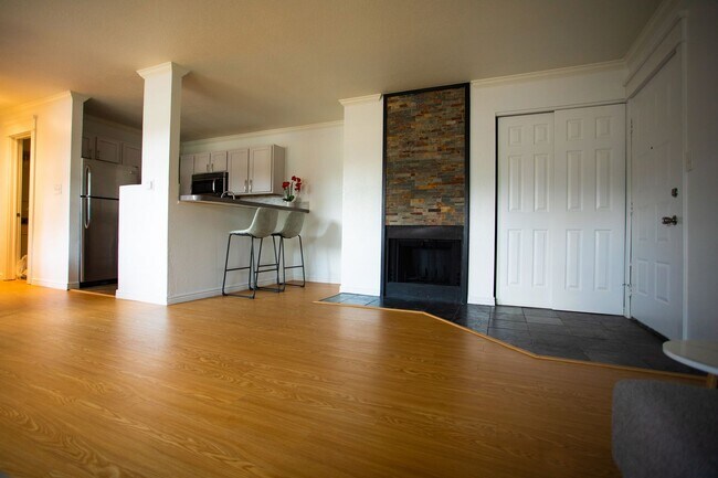 Building Photo - Garden Level Condo in North Boulder