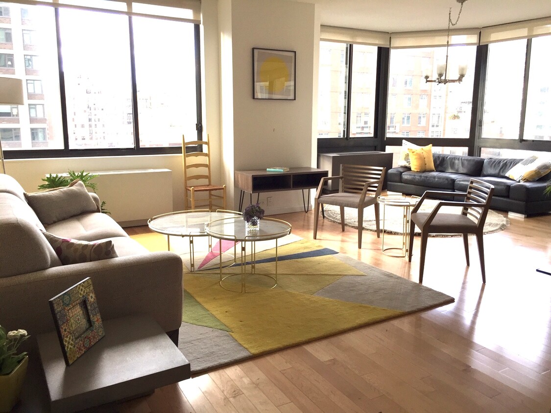 Primary Photo - 210 E 65th St