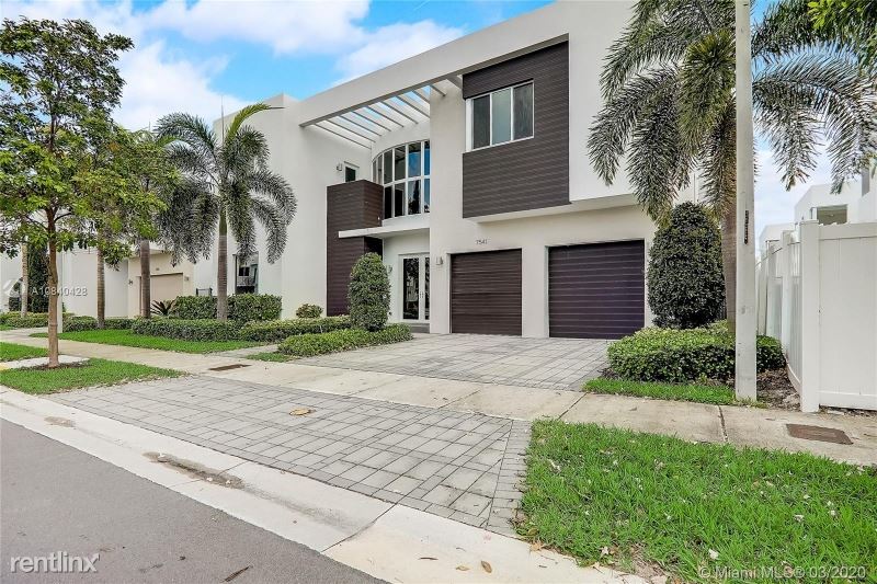 6 br, 7 bath House 7541 NW 100th Ave House for Rent in Doral, FL