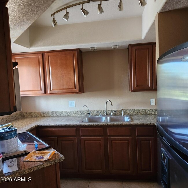 Building Photo - 835 N Granite Reef Rd