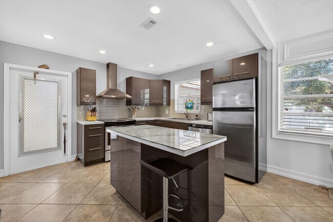 Foto del edificio - 1225 NW 21st St