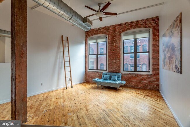 Building Photo - 428 N 13th St