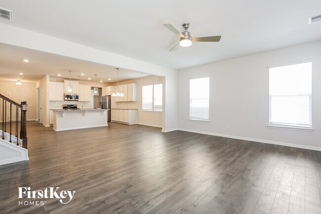Building Photo - 582 Hillpark Ln