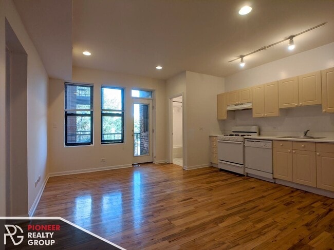 Building Photo - 914 W Dakin St