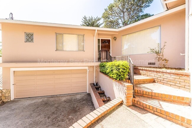 Building Photo - 1 El Caminito