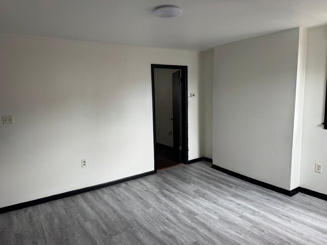 Building Photo - 55 Halsey St