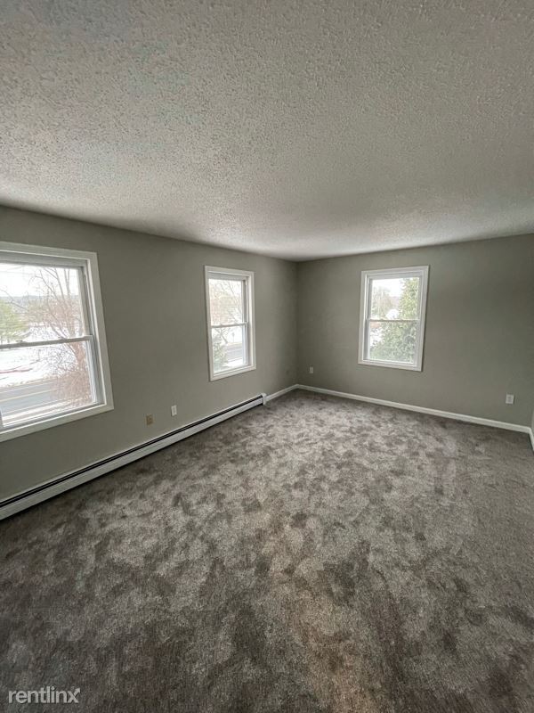 Building Photo - 1 1/2 E Broadway