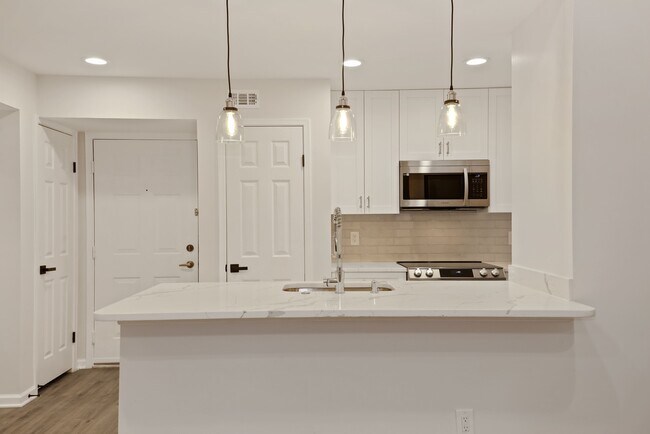 Foto del edificio - 3309 Wyndham Cir