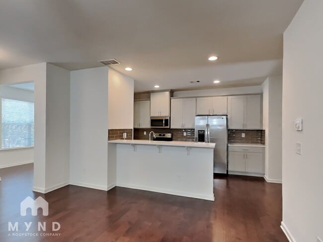 Foto del edificio - 842 Regal Ln