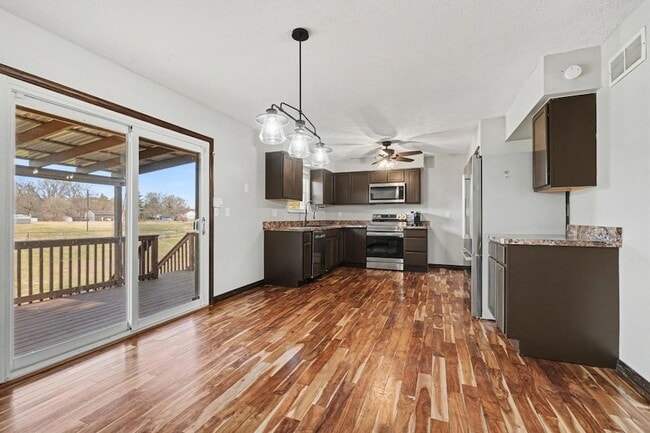 Building Photo - 24981 Stateline Road Unit