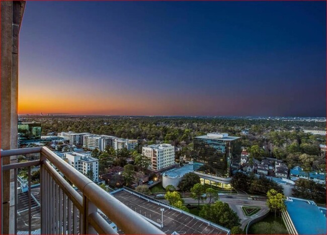 Building Photo - 7 Riverway Dr