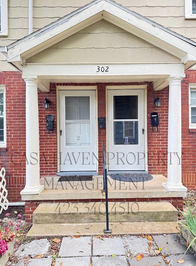 Building Photo - Charming 2 Bed 1 Bath in the Tree Streets!