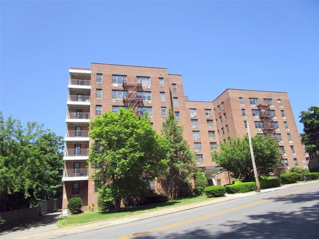 Building Photo - 123 Valentine Ln