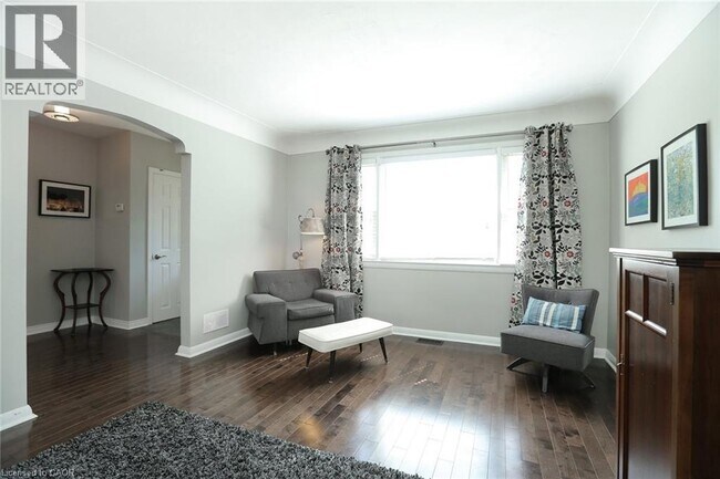 Photo du bâtiment - 865 Shadeland Ave