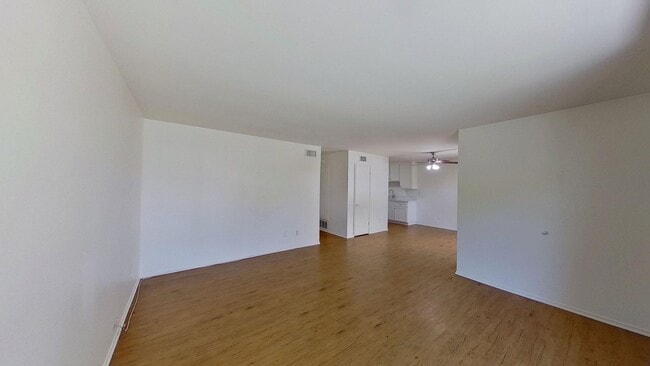 Building Photo - Upgraded 3 Bed 2 Bath Townhome in Anaheim!