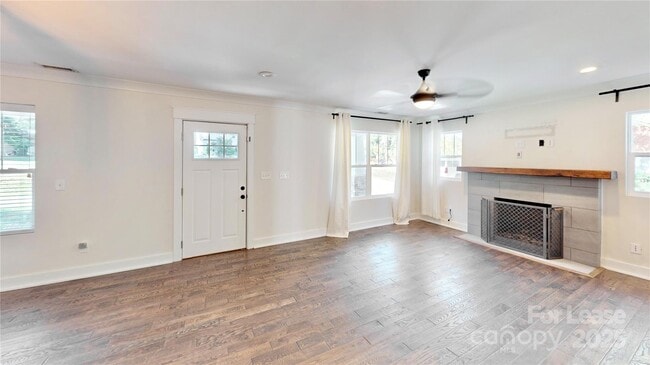 Building Photo - 1412 N Sharon Amity Rd