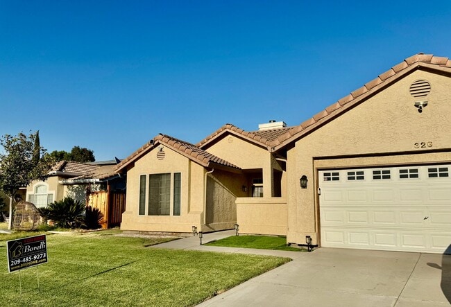 Building Photo - Beautiful Single Story 4 Bedroom 3 Bathroo...