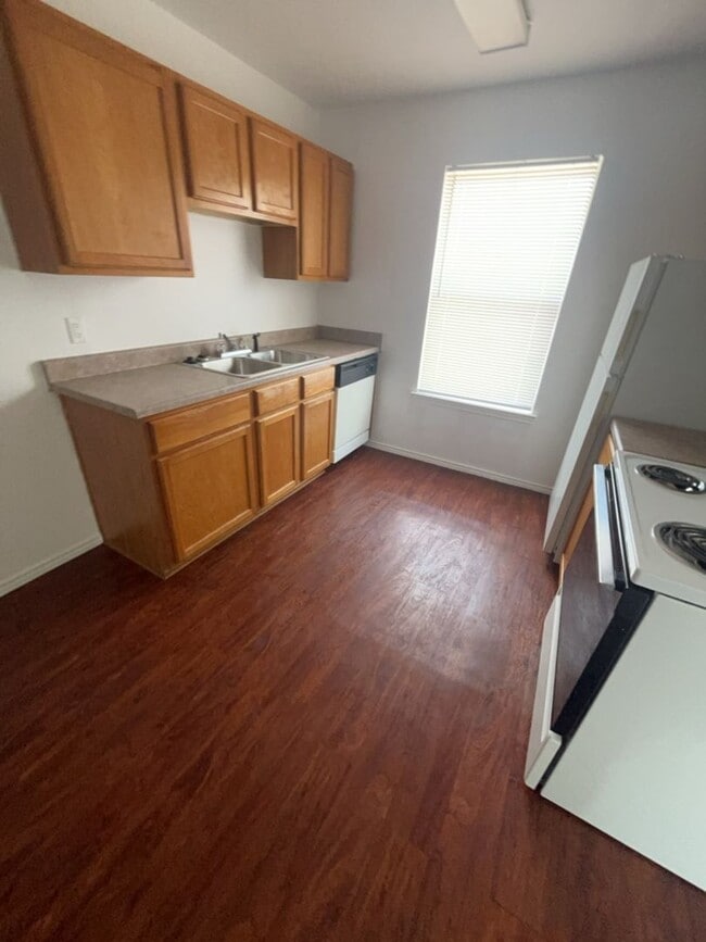 Foto del edificio - AVAILABLE NOW! Pets Allowed!