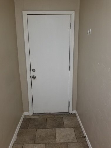 Foto del edificio - 2104 S Sunnylane Rd