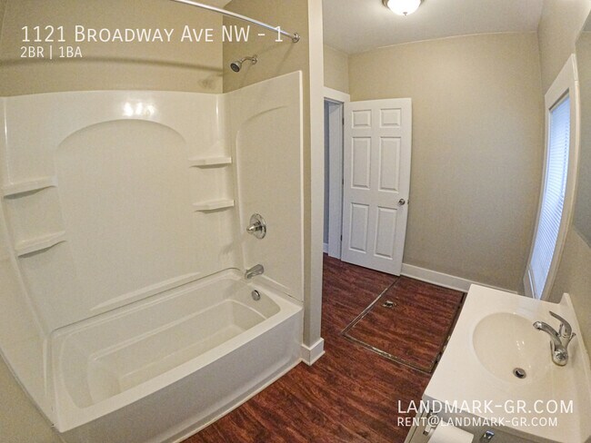 Foto del edificio - 1121 Broadway Ave NW