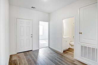 Building Photo - 5002 Highland Spgs Dr