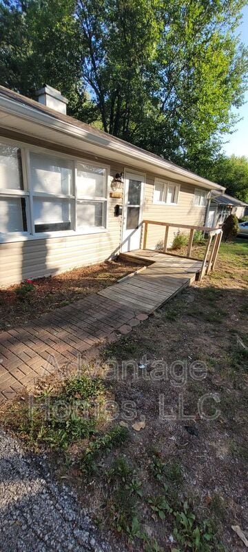 Building Photo - 11214 Crystal Ave