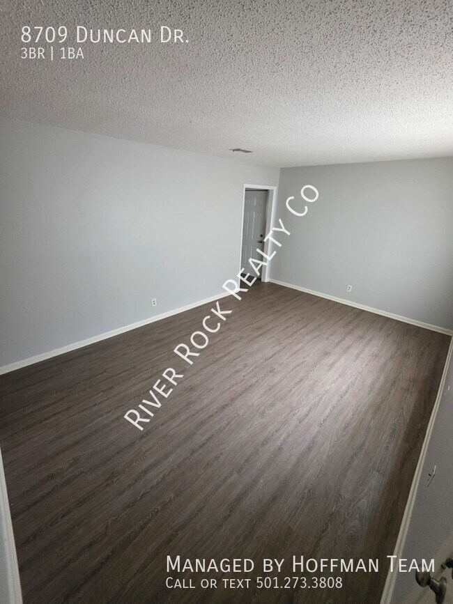 Foto del edificio - 8709 Duncan Dr